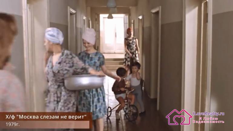Санузел только на этаже. И кухня тоже на этаже. Одна на этаж. Общая.